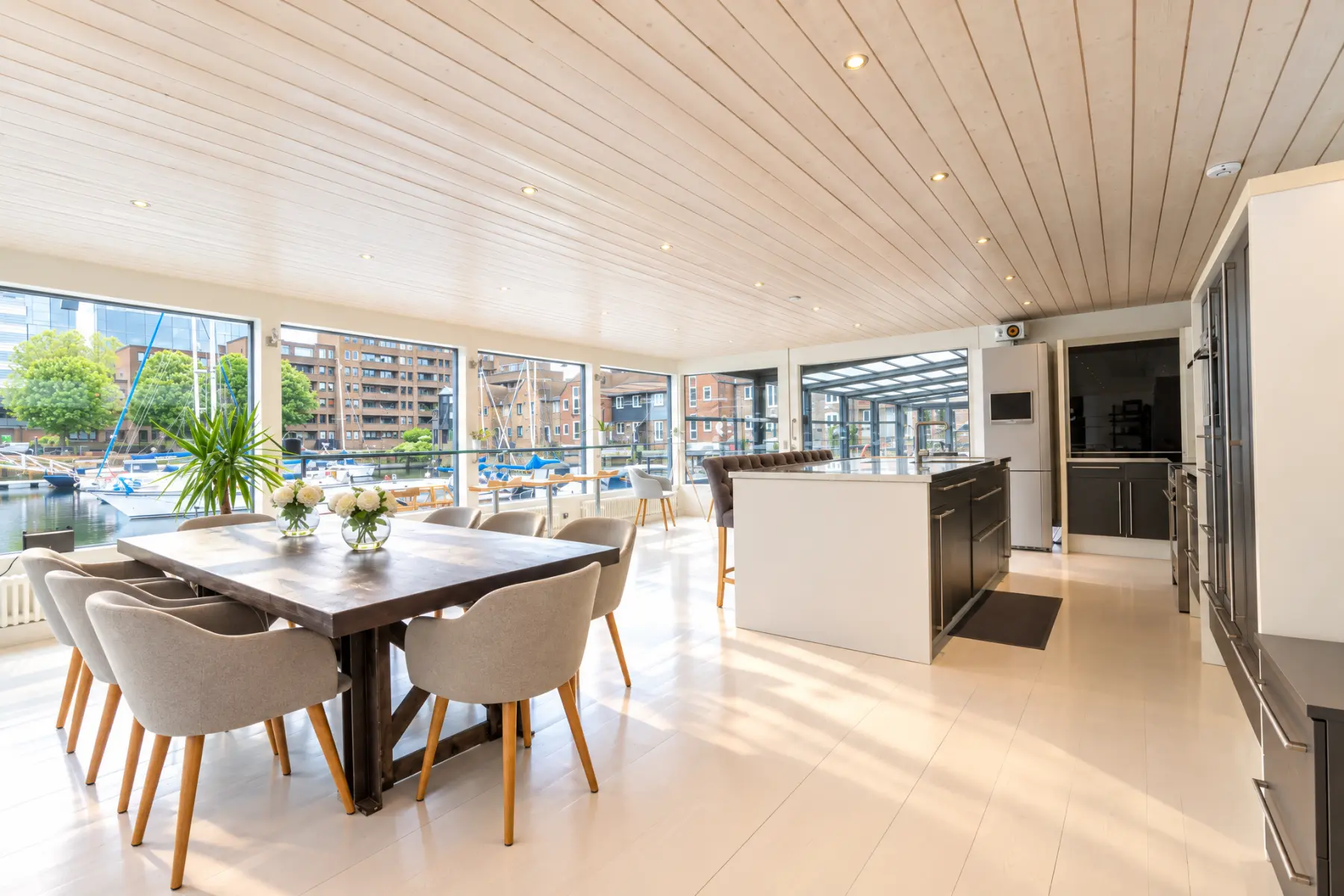 Britain's biggest houseboat in London Bridge